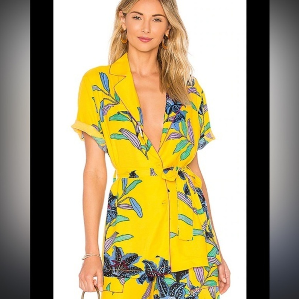 Cinched Waist Top in Argos Pineapple & Hot Pink
DIANE VON FURSTENBERG XS